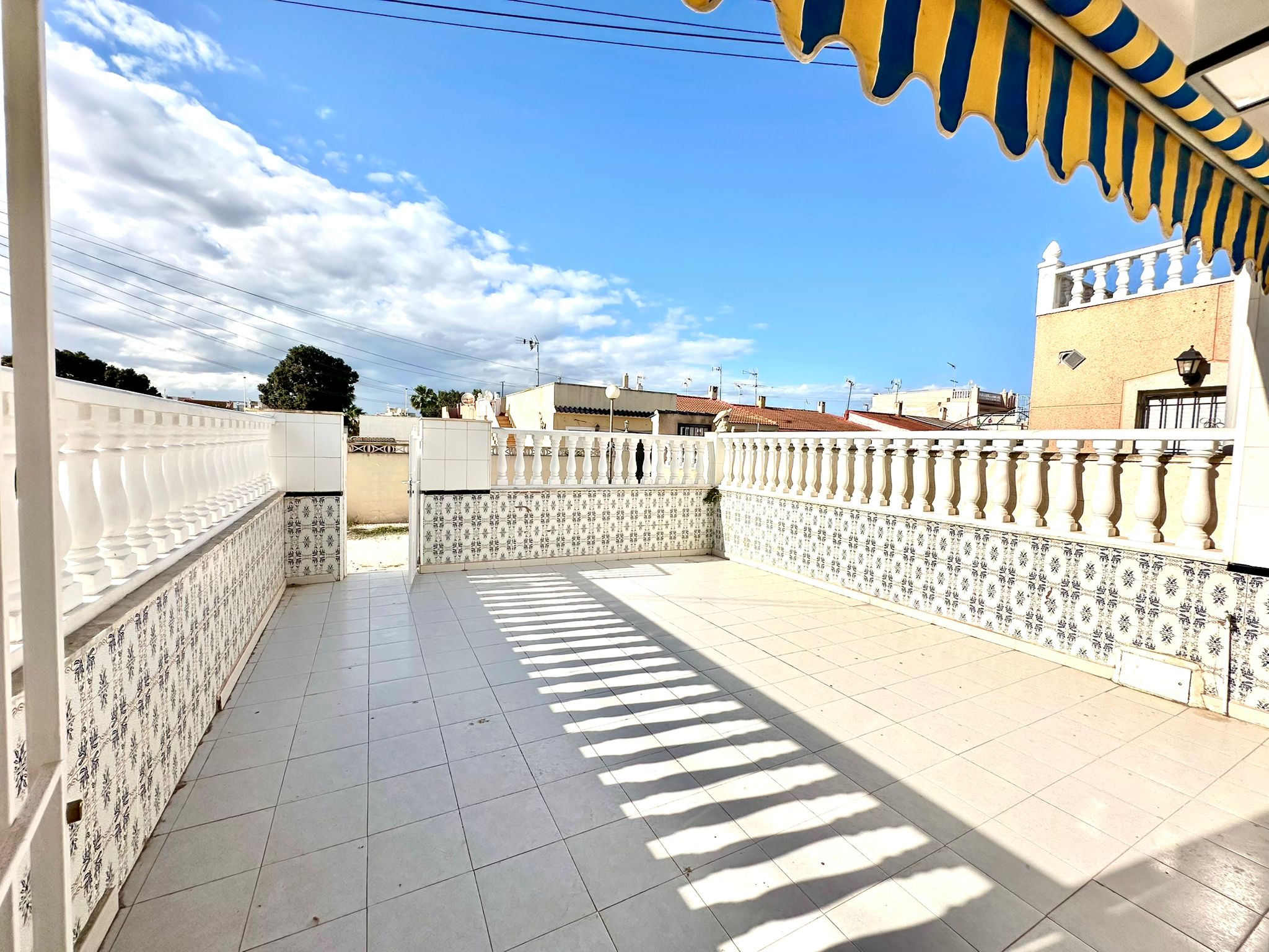 Venta_bungalow_esquina__sin_vecinos_arriba_Torrevieja