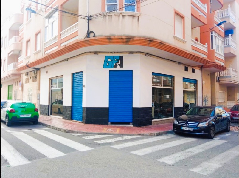 Alquiler_local_150_m2_esquina_centro_Torrevieja