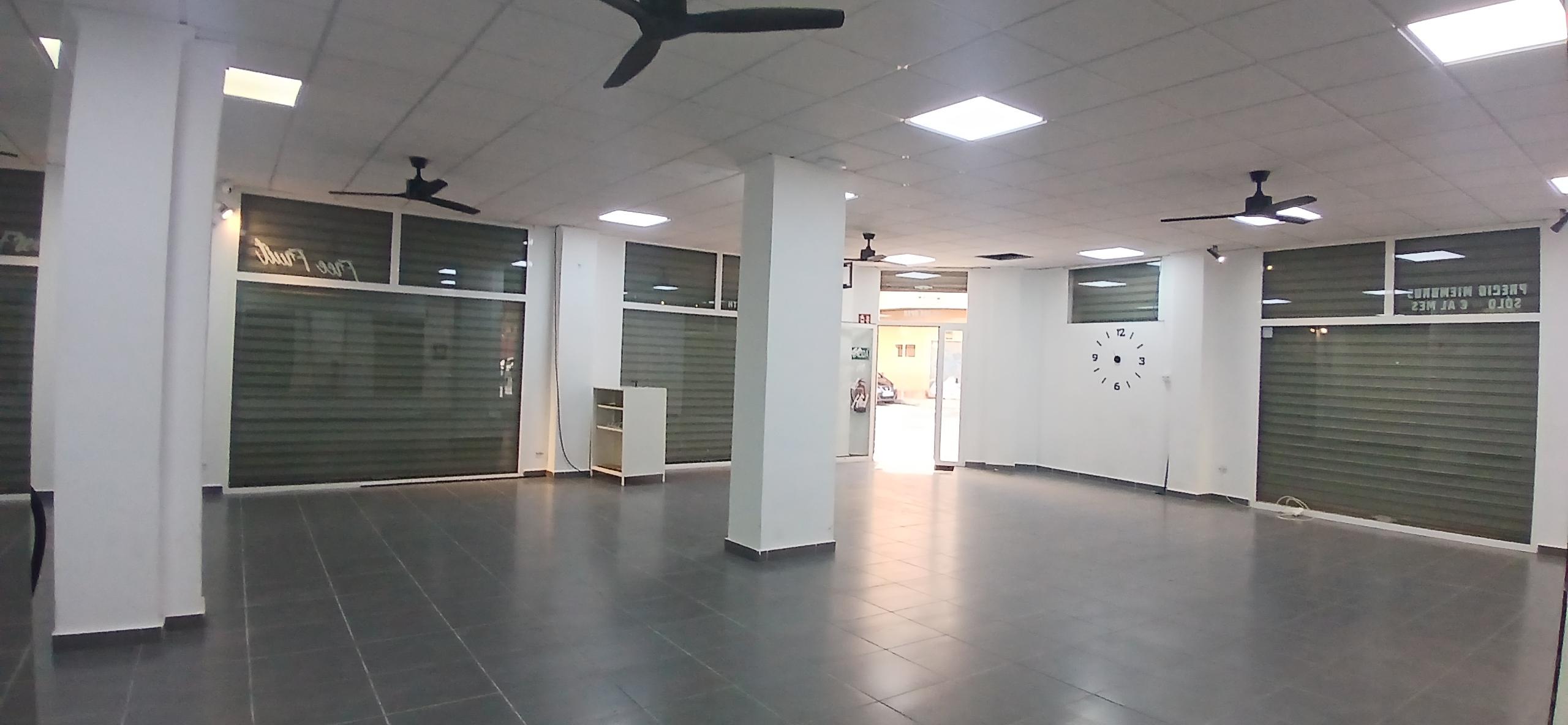 Alquiler_local_150_m2_esquina_centro_Torrevieja