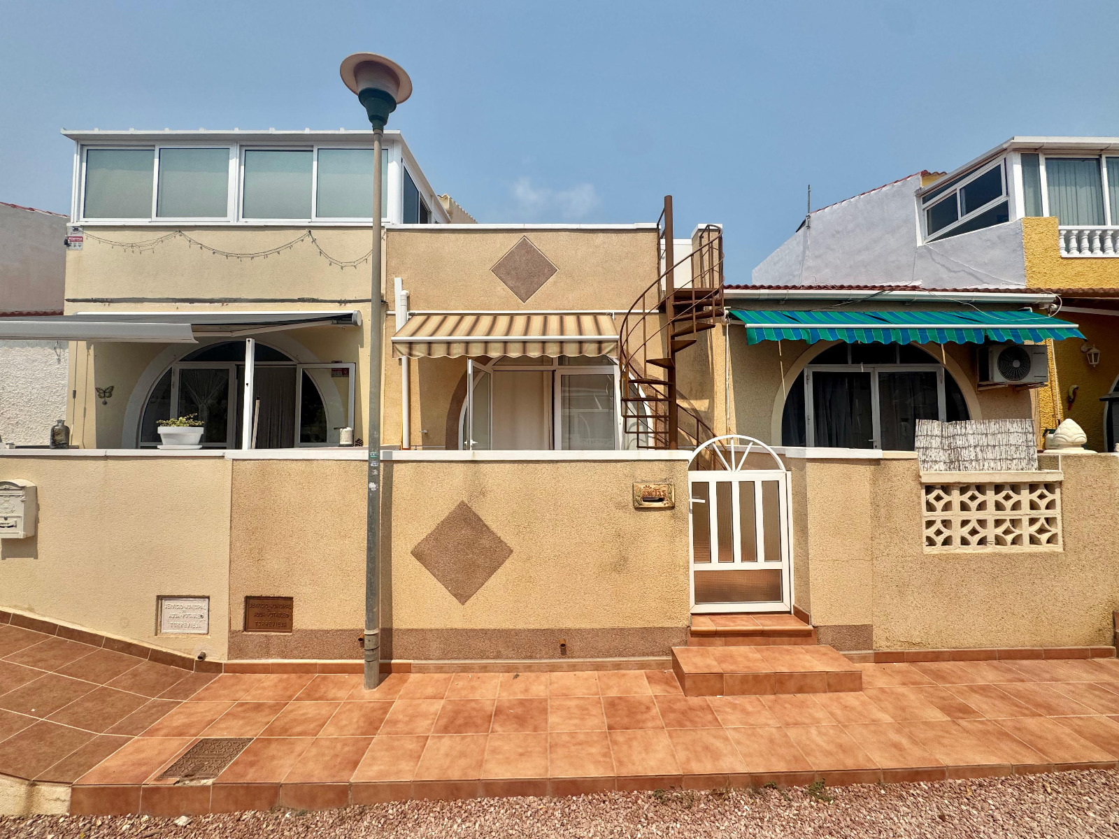 Alquiler_bungalow_1d,_jardín_solárium_El_Chaparral__