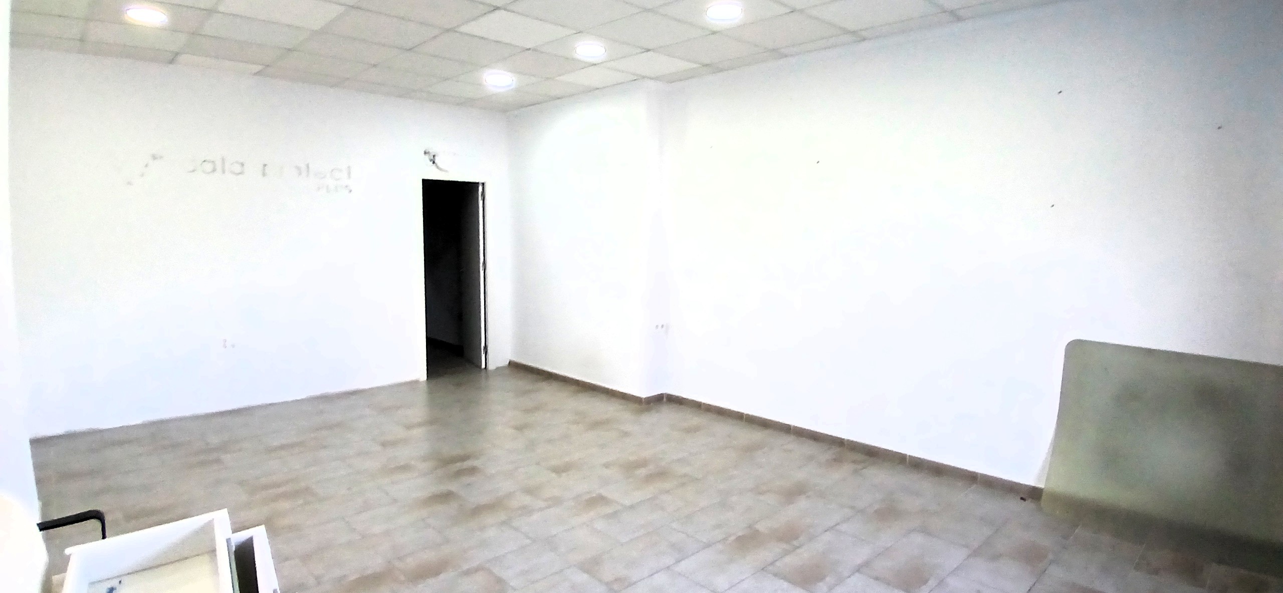Alquiler local oficina 70 polígono casa grande Torrevieja